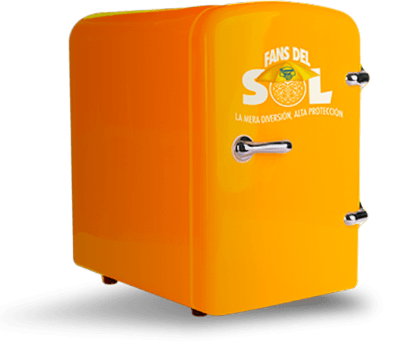 Mini refrigerador naranja de la promoción Fans del Sol, con el logo Banana Boat en la puerta